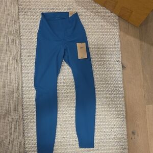 Women Nike Yoga Small NWT Blue Leggings